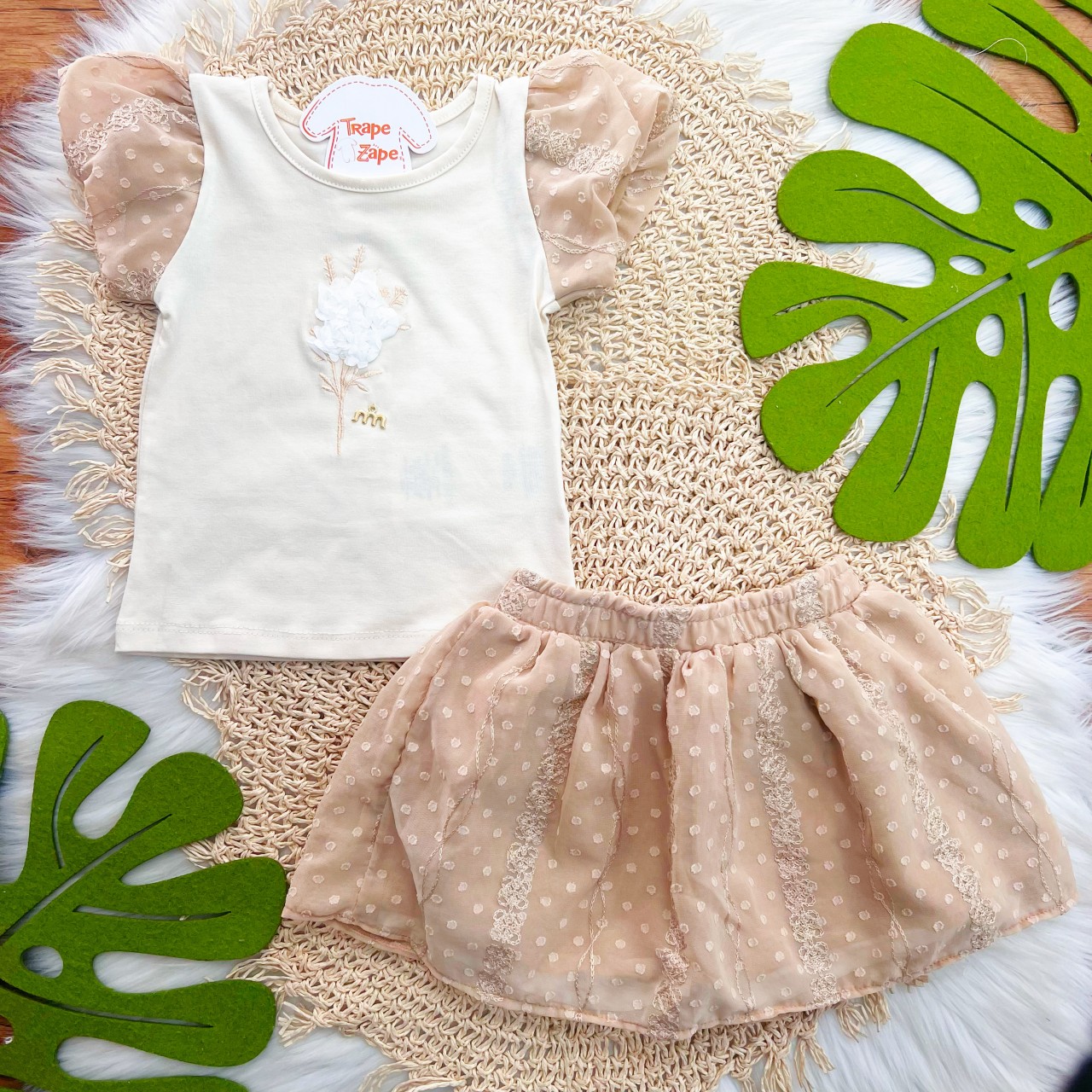Conj. Blusa Flor Branca e Short Saia Balonê - Areia suave